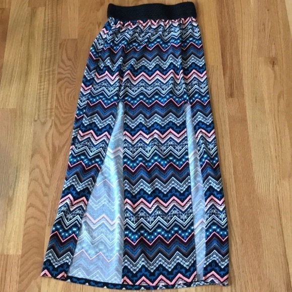 NO Boundaries Skirt - Picture 1 of 4